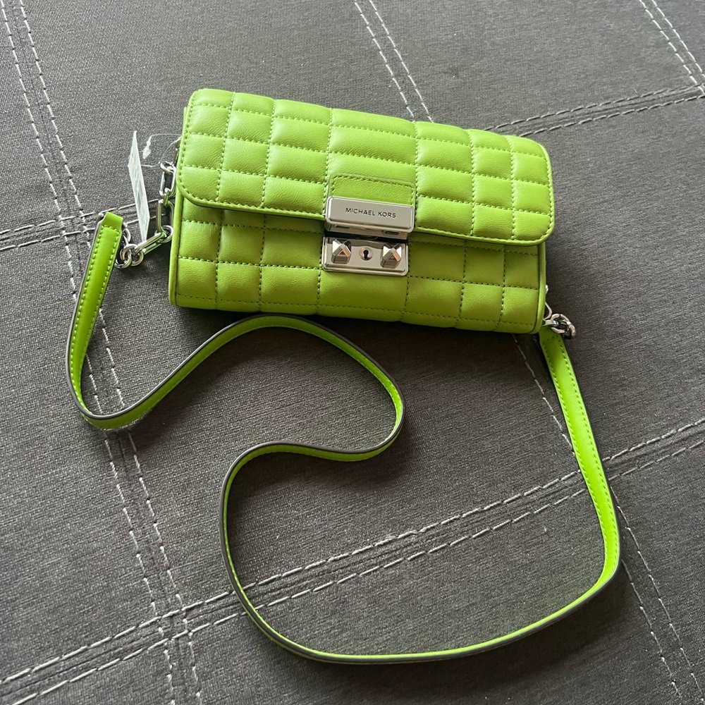 Michael Kors 💚 Lime Green 💚 Quilted Tribeca Wallet on a Chain. Hard to find! NWT - Picture 2 of 6